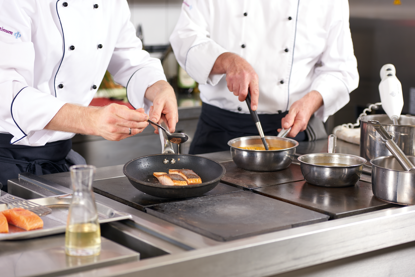 Im Augustinum Aumühle wird mit hochwertigen Zutaten täglich frisch gekocht. Im Augustinum Aumühle wird mit hochwertigen Zutaten täglich frisch gekocht.
