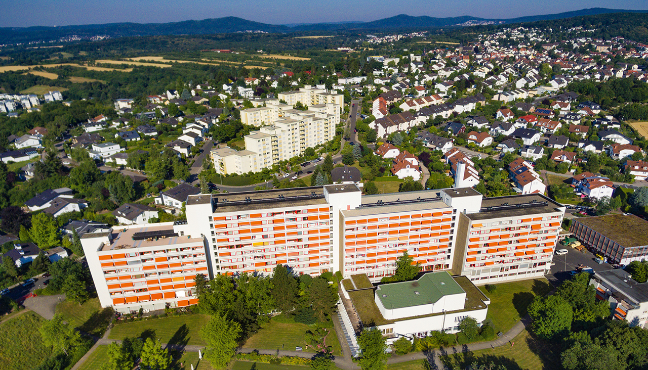 In heller, sonniger Lage befindet sich das Augustinum am Ortsrand von Bad Soden. In heller, sonniger Lage befindet sich das Augustinum am Ortsrand von Bad Soden.
