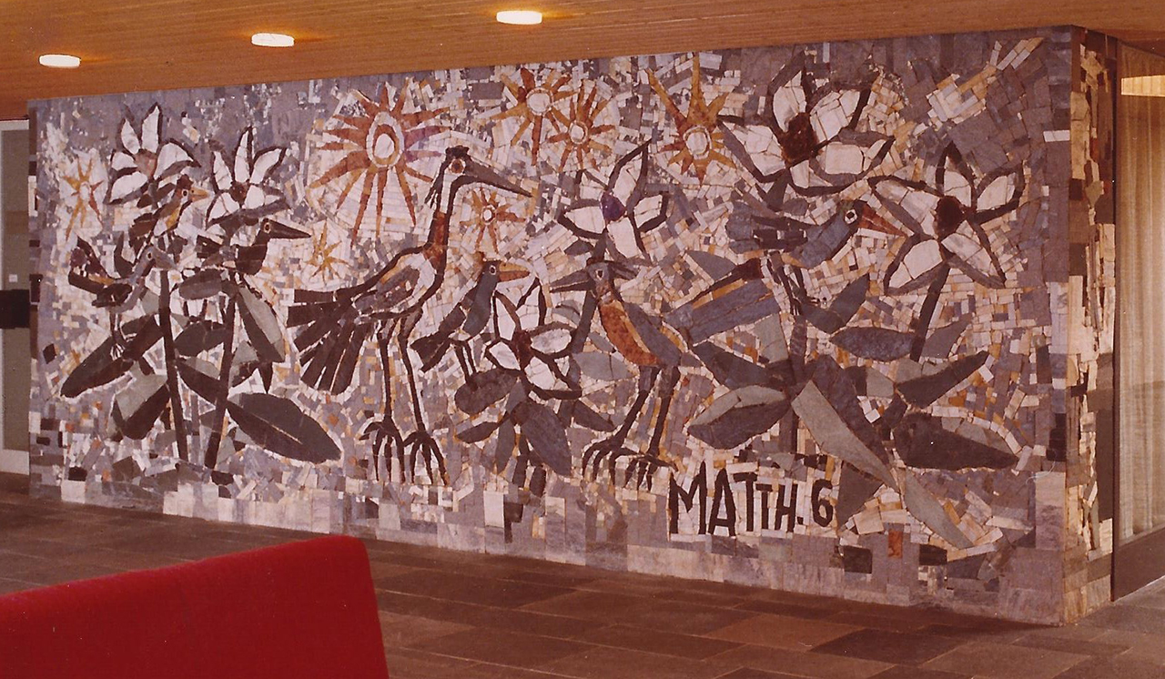 Die Augustinum Seniorenresidenzen pflegen seit jeher enge Beziehungen zu Künstler*innen aus der Region, das Mosaikbild stammt von Walter Habdank. Die Augustinum Seniorenresidenzen pflegen seit jeher enge Beziehungen zu Künstler*innen aus der Region, das Mosaikbild stammt von Walter Habdank.