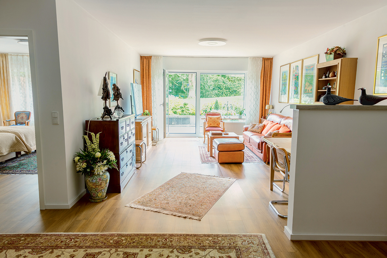 Viel Platz in der Zwei-Zimmer-Wohnung mit getrenntem Schlaf- und Wohnbereich. Viel Platz in der Zwei-Zimmer-Wohnung mit getrenntem Schlaf- und Wohnbereich.