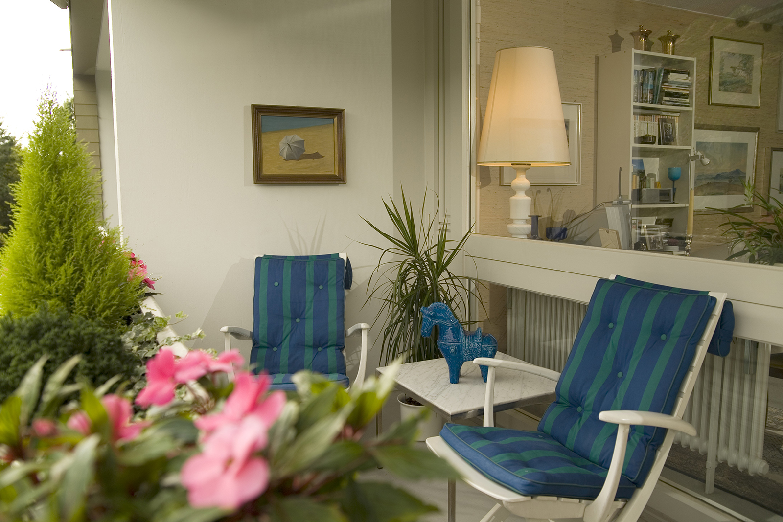 Zu jeder Wohnung gehört auch eine Loggia, im Erdgeschoss eine Terrasse. Zu jeder Wohnung gehört auch eine Loggia, im Erdgeschoss eine Terrasse.
