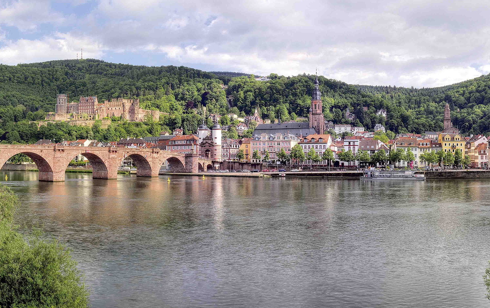 Das viel besungene Heidelberg ist bis heute ein Inbegriff der deutschen Romantik. Das viel besungene Heidelberg ist bis heute ein Inbegriff der deutschen Romantik.