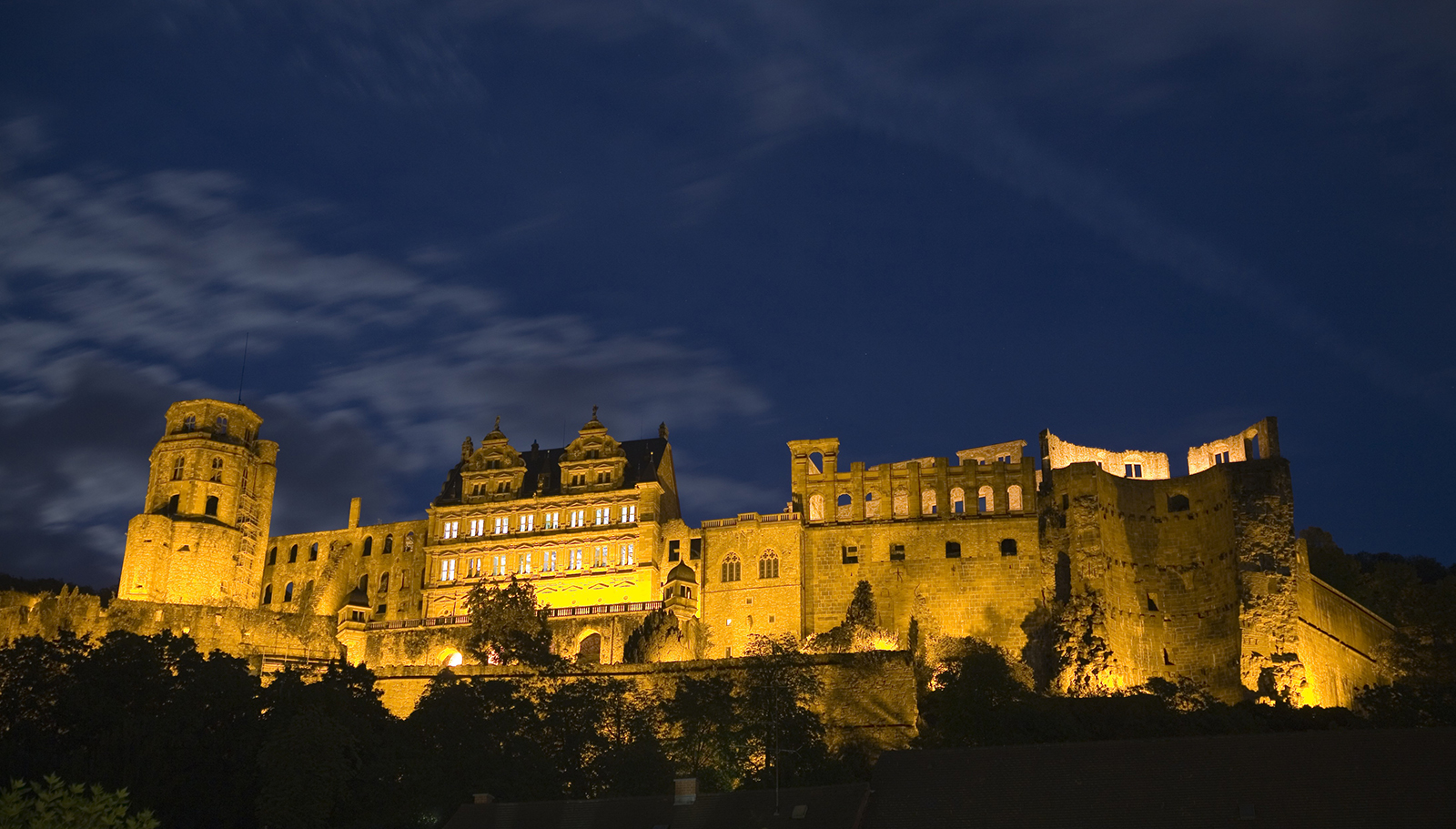 Die Schlossruine, das weltweit bekannte Wahrzeichen Heidelbergs. Die Schlossruine, das weltweit bekannte Wahrzeichen Heidelbergs.