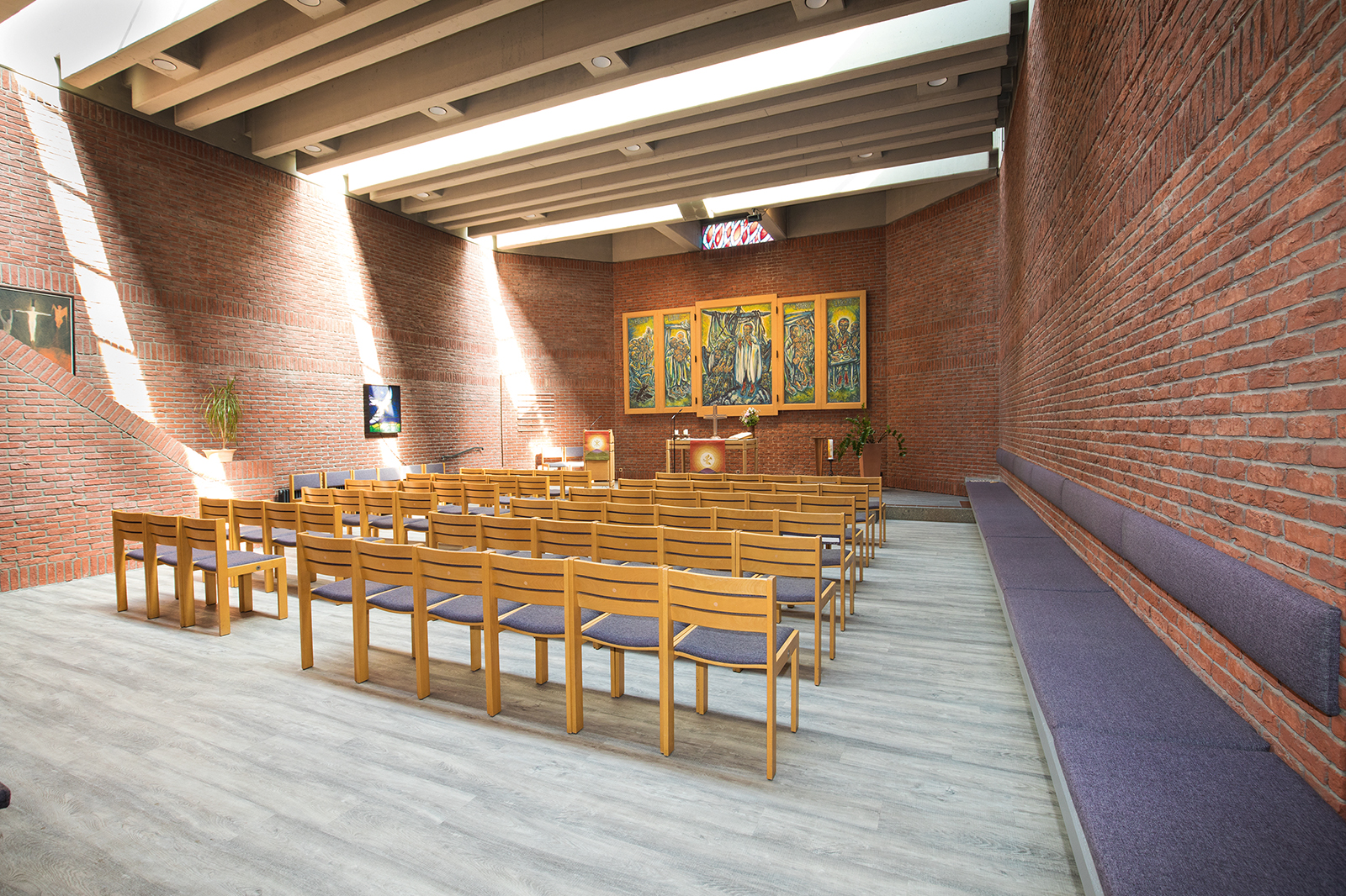 In der Kapelle des Augustinum Heidelberg finden regelmäßig Gottesdienste statt. In der Kapelle des Augustinum Heidelberg finden regelmäßig Gottesdienste statt.