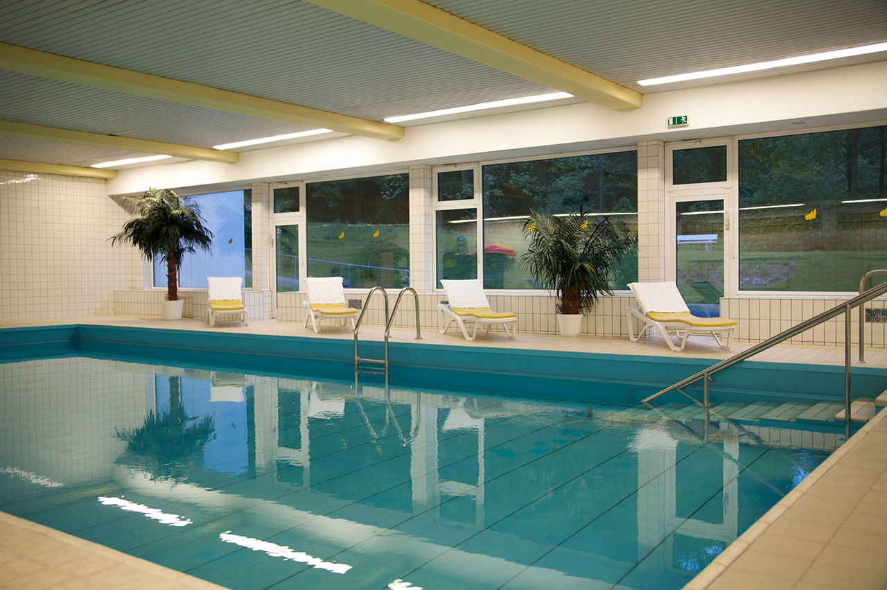Wer es sportlich mag, kann im hauseigenen Schwimmbad täglich seine Runden drehen. Wer es sportlich mag, kann im hauseigenen Schwimmbad täglich seine Runden drehen.