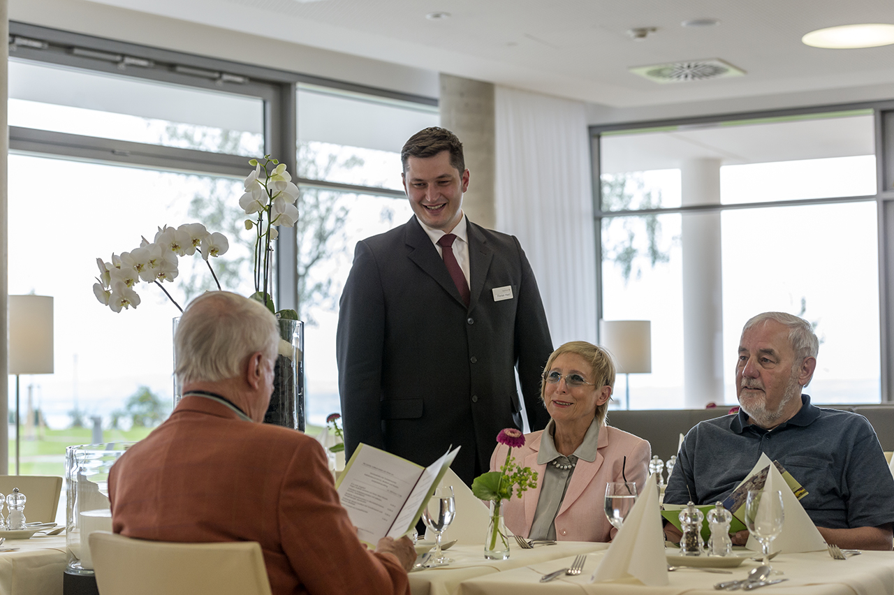 Wählen Sie spontan aus der Menükarte, worauf Sie Appetit haben. Wählen Sie spontan aus der Menükarte, worauf Sie Appetit haben.