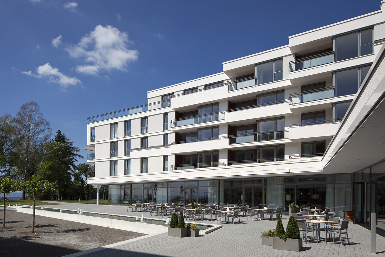 Auf der Terrasse können Sie neben dem Panoramablick auch Kaffee und Kuchen oder Eisspezialitäten genießen. Auf der Terrasse können Sie neben dem Panoramablick auch Kaffee und Kuchen oder Eisspezialitäten genießen.