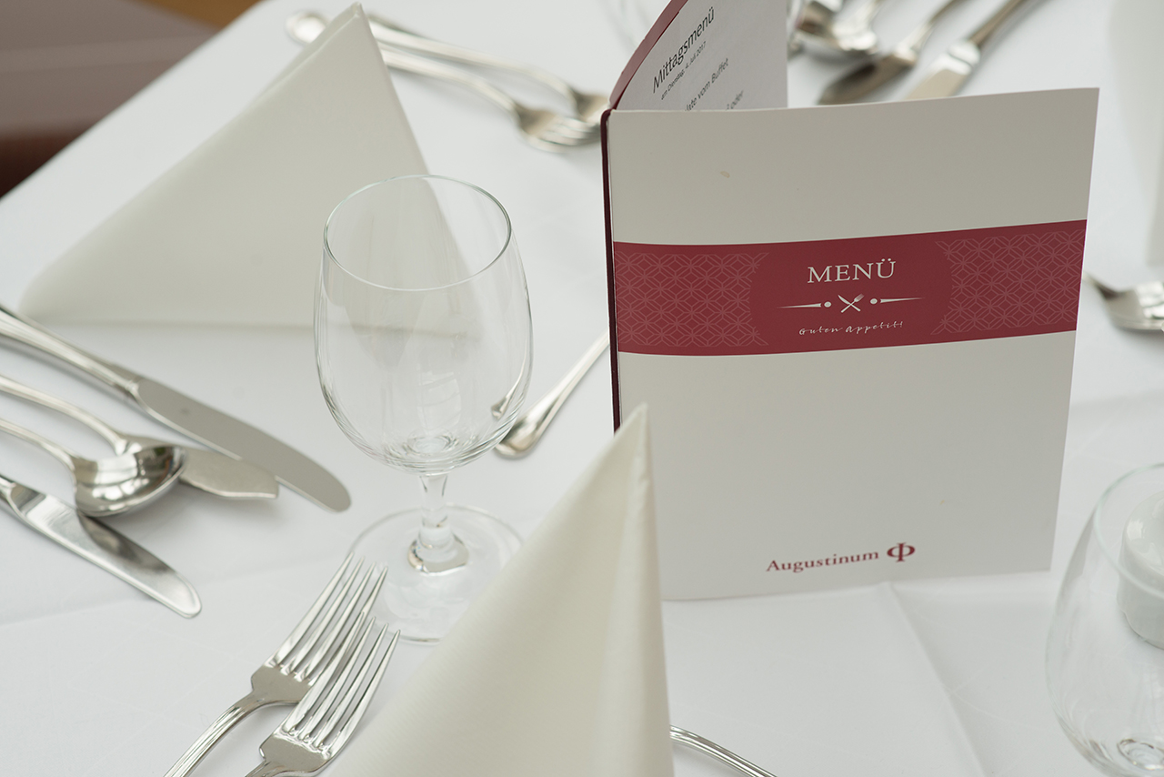 Wählen Sie spontan aus der Menükarte, worauf Sie Appetit haben. Wählen Sie spontan aus der Menükarte, worauf Sie Appetit haben.
