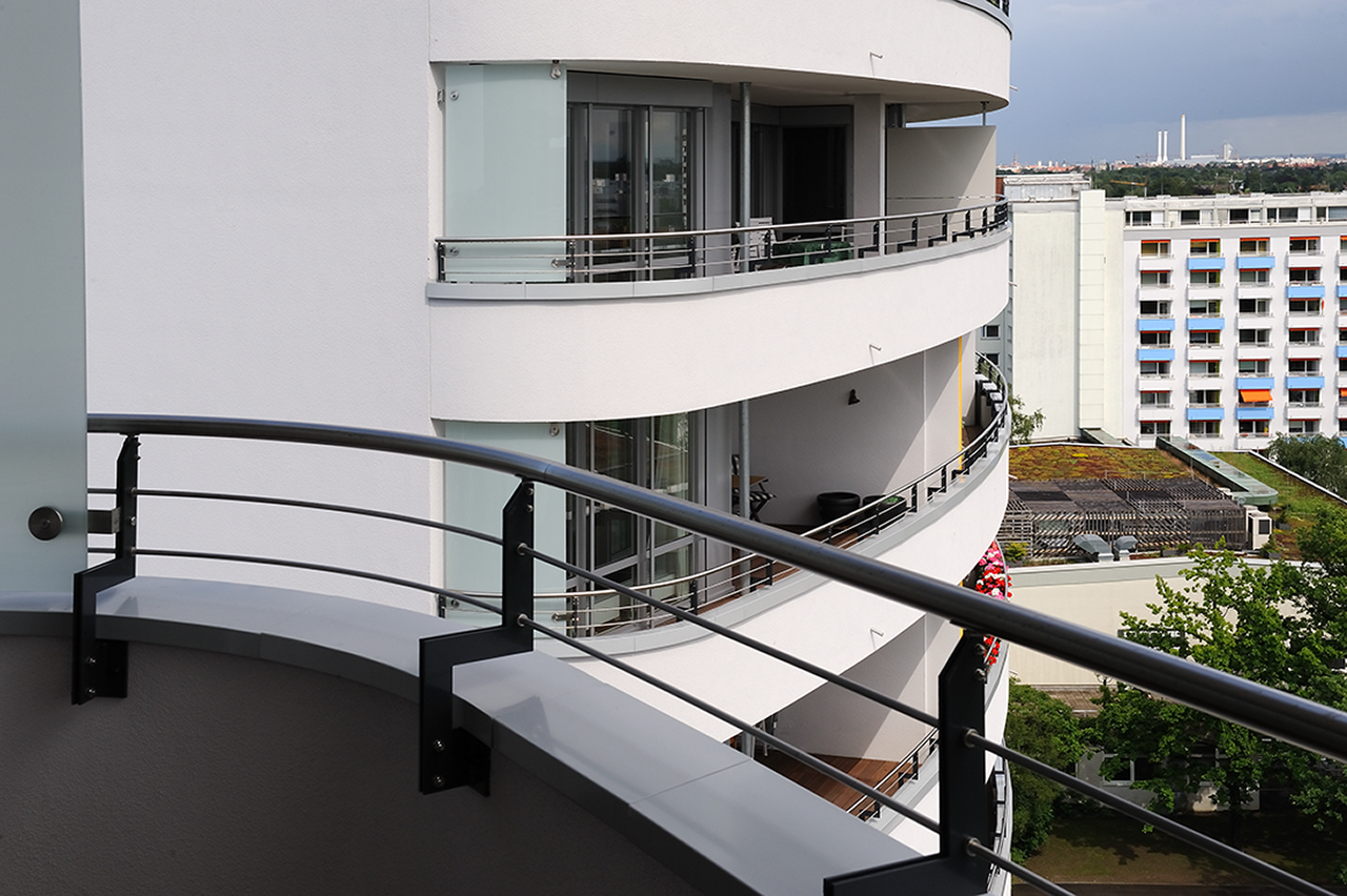 Balkon, Loggia oder Terrasse mit Blick ins Grüne gehören zu jeder Wohnung. Balkon, Loggia oder Terrasse mit Blick ins Grüne gehören zu jeder Wohnung.