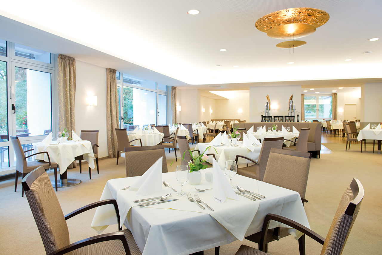 Das Restaurant ist nicht nur der kulinarische Mittelpunkt des Hauses, sondern auch der tägliche Treffpunkt der Bewohnerinnen und Bewohner. Das Restaurant ist nicht nur der kulinarische Mittelpunkt des Hauses, sondern auch der tägliche Treffpunkt der Bewohnerinnen und Bewohner.