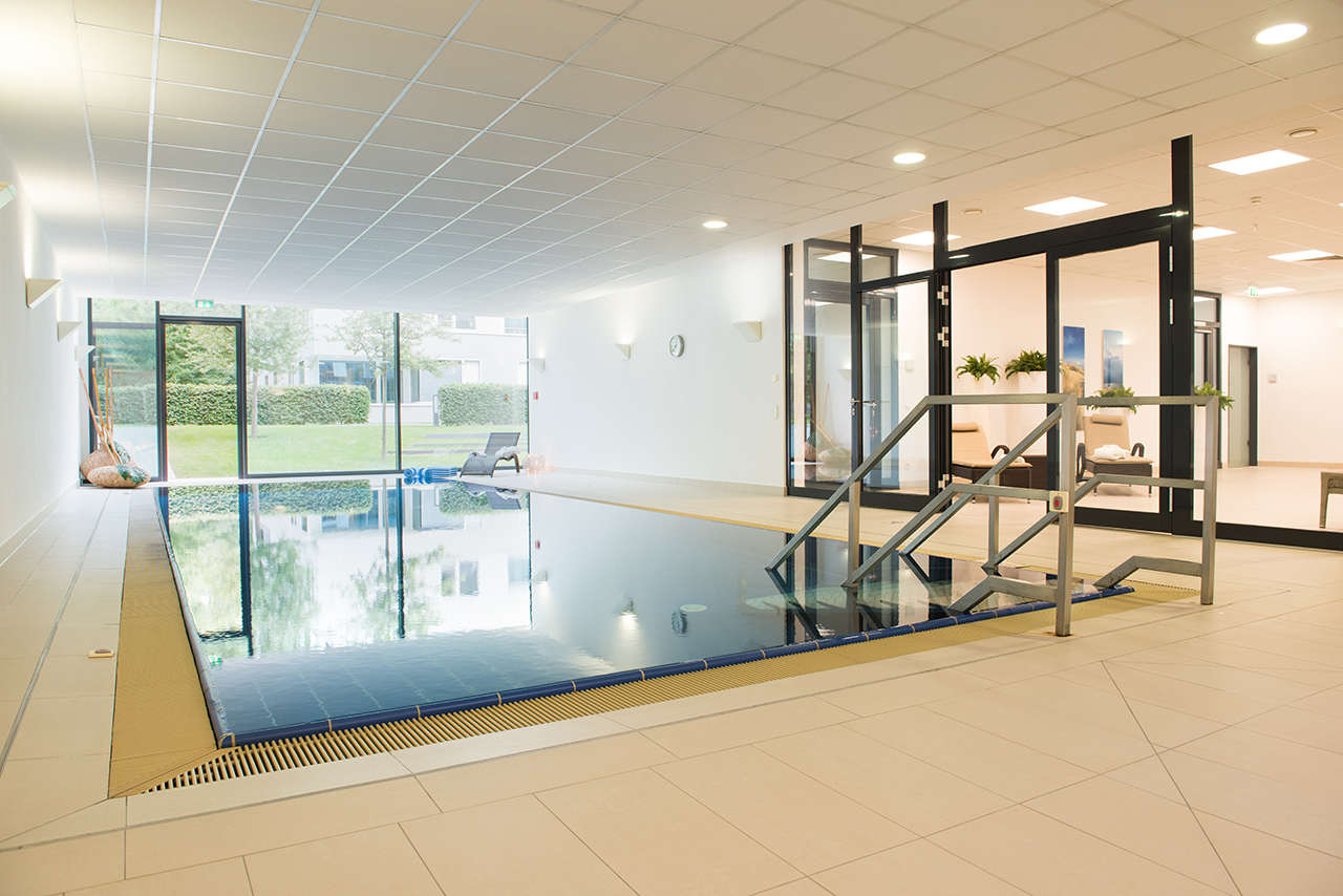 Sport treiben oder einfach nur Entspannen: Im Wellnessbereich mit Sauna und Schwimmbad haben Sie die Auswahl. Sport treiben oder einfach nur Entspannen: Im Wellnessbereich mit Sauna und Schwimmbad haben Sie die Auswahl.