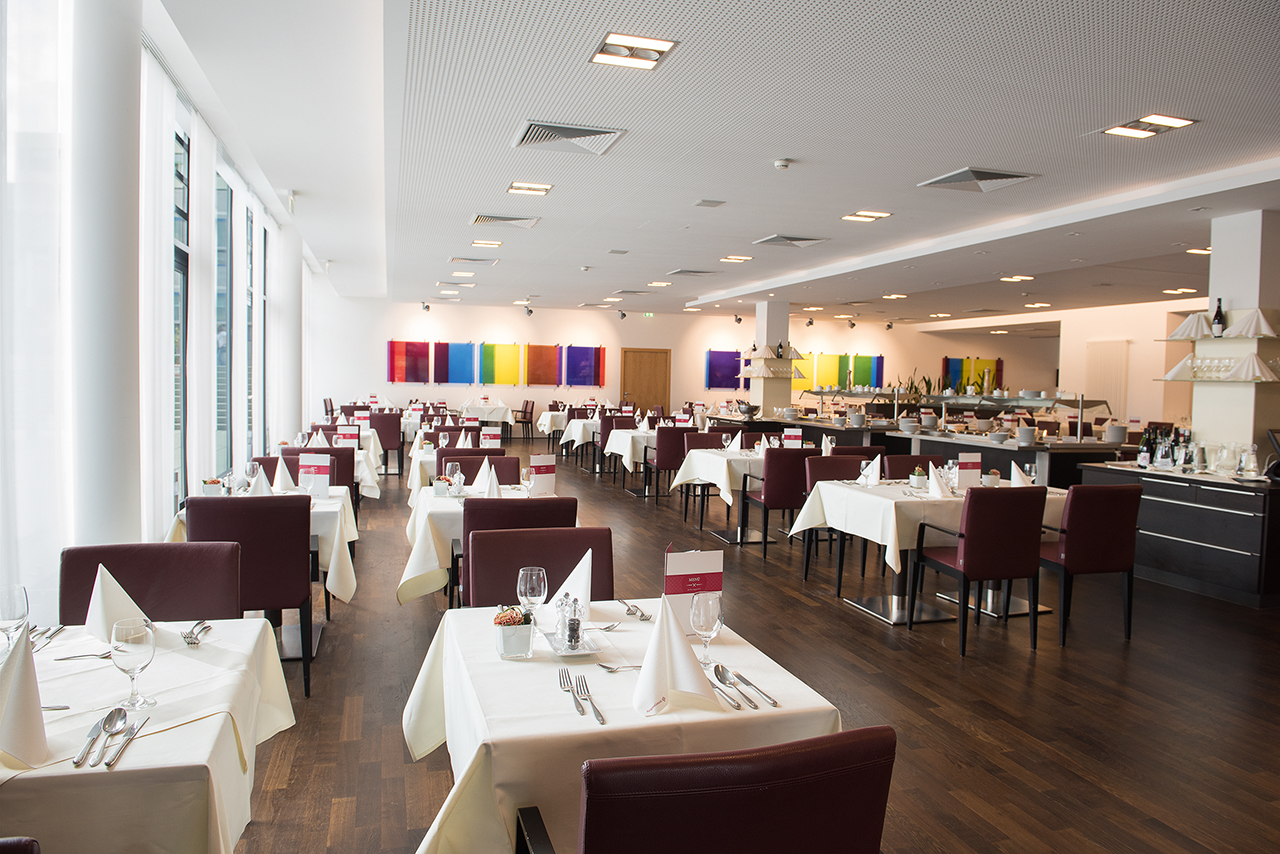 Ausgezeichnete Gastronomie und eine angenehme, entspannte Atmosphäre erwarten Sie im Restaurant. Ausgezeichnete Gastronomie und eine angenehme, entspannte Atmosphäre erwarten Sie im Restaurant.