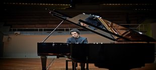 Soheil Nasseri am Klavier