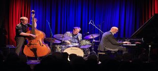 Das Frank Muschalle Trio auf der Bühne