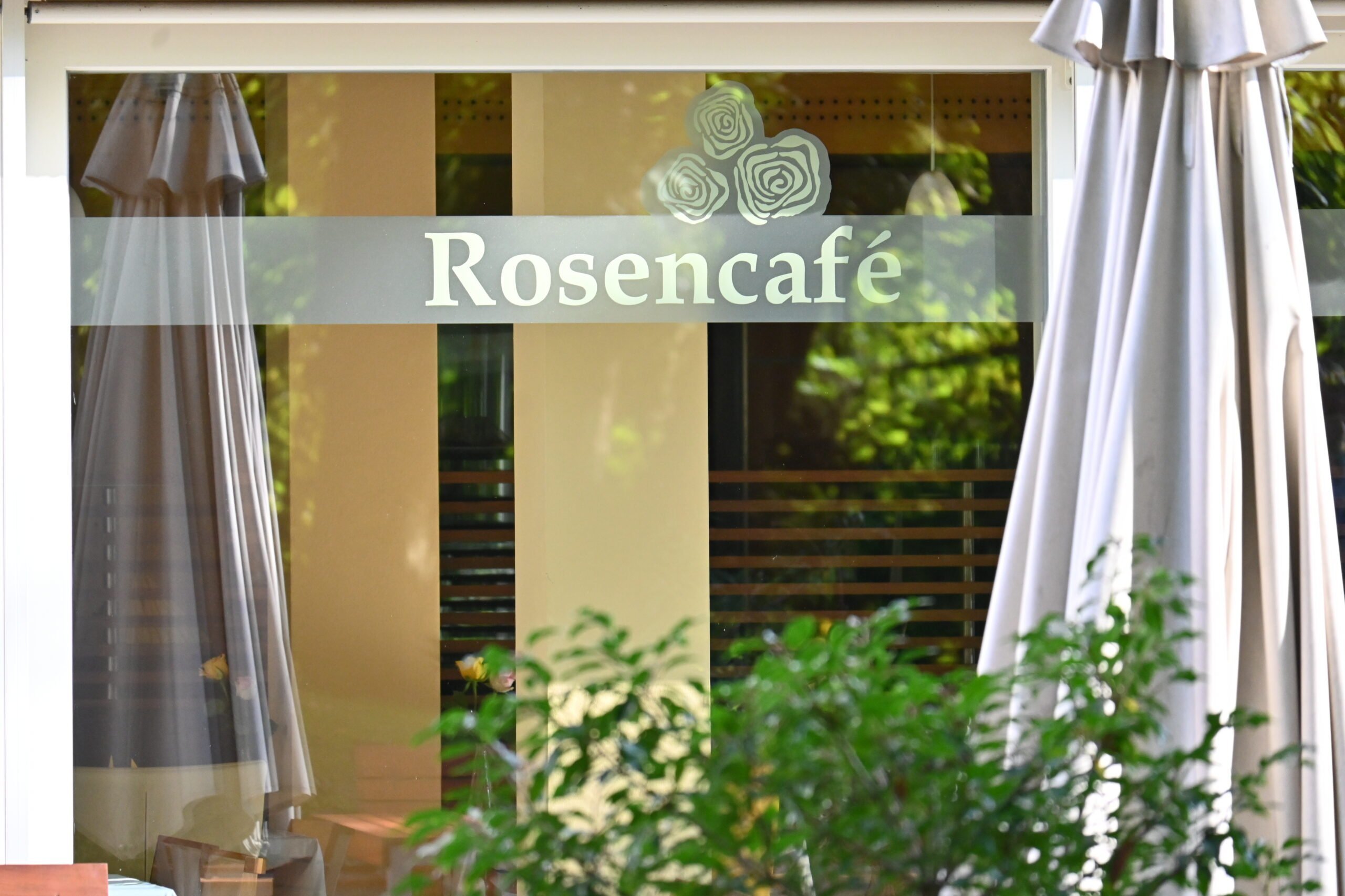 Das Rosencafé im Augustinum Bremen in der Contrescarpe - ein beliebter Ort für Begegnung, kleine Auszeiten und genussvolle Momente im Alltag.