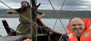 Andreas Pehl auf Wikingerboot