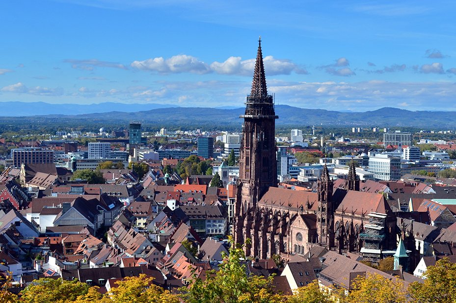 Freiburg, die viertgrößte Stadt in Baden-Württemberg, hat schon fast ein mediterranes Klima.