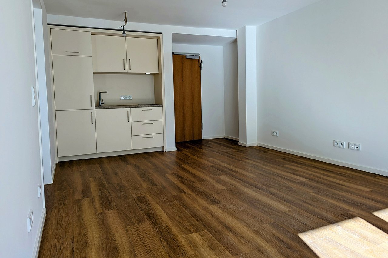 Innenaufnahme des Wohnbereichs in einer 49 Quadratmeter großen Wohnung im Augustinum München-Neufriedenheim