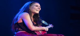 Musikerin mit Instrument