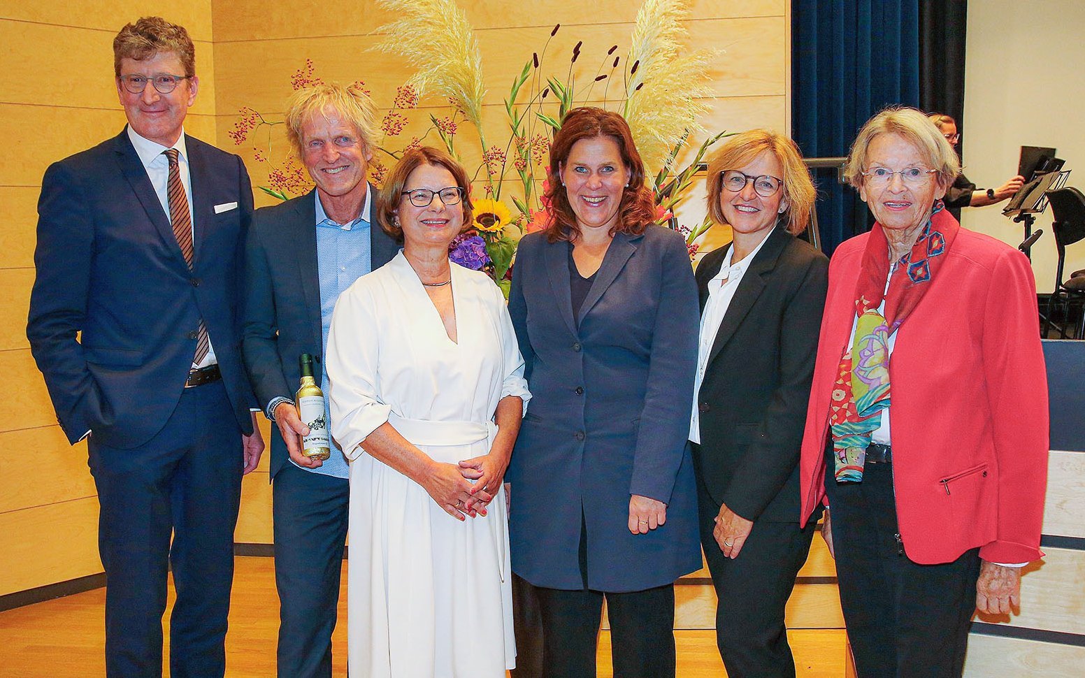 Festakt zur Wiedereröffnung des Mittelbaus im Augustinum Neufriedenheim, Gruppenbild