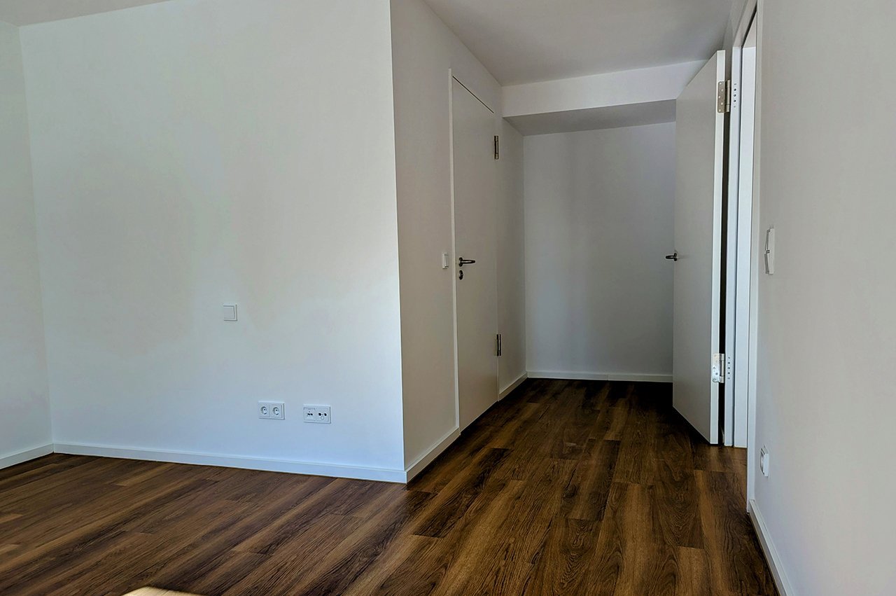 Innenaufnahme des Eingangsbereichs in einer 49 Quadratmeter großen Wohnung im Augustinum München-Neufriedenheim