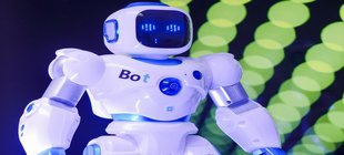 Ein humanoider Roboter