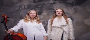 Portrait von Anouchka und Katharina Hack