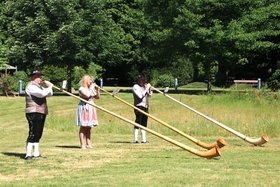 "Immer wieder sonntags": Alphorn-Pfingstkonzert "Immer wieder sonntags": Alphorn-Pfingstkonzert