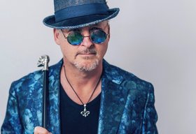 Mann in blauem Jackett Mann in blauem Jackett