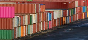 Reihe von bunter Container