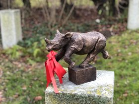 Nashorn Skulptur gespendet Nashorn Skulptur gespendet