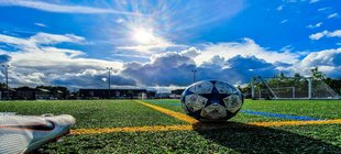 ruhender Fussball