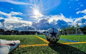 ruhender Fussball