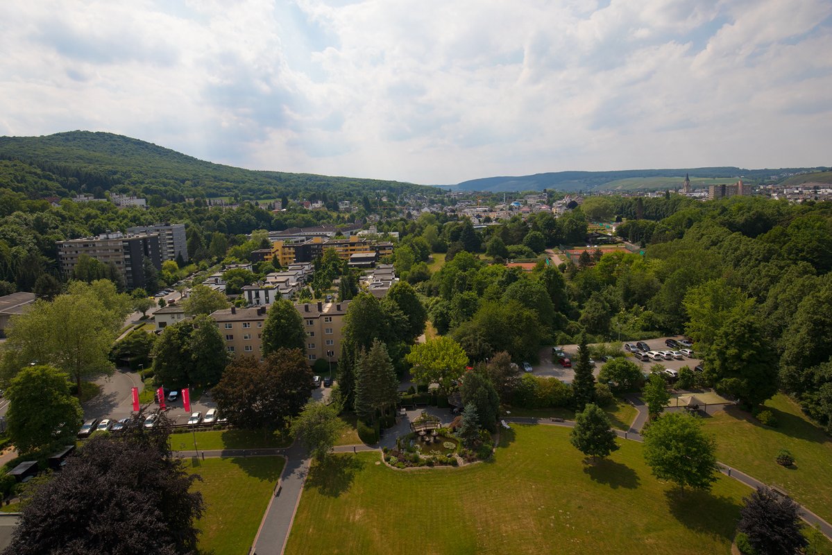 Zu jeder Wohnung gehört eine Loggia mit weitem Blick in die grüne Umgebung. Zu jeder Wohnung gehört eine Loggia mit weitem Blick in die grüne Umgebung.