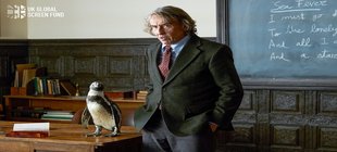 Steve Coogan als mürrischer Lehrer mit Pinguin