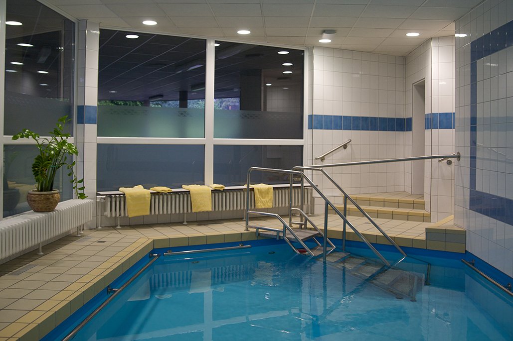 Ein Bewegungsbad und der Gymnastikraum eröffnen zahlreiche Möglichkeiten für Training und Entspannung.