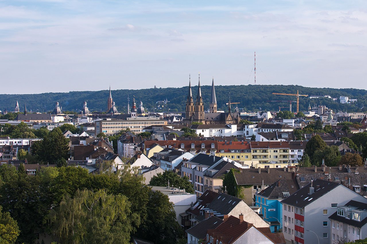 Das Augustinum Bonn liegt verkehrsgünstig am Rande der Innenstadt, die fußläufig oder mit dem Bus schnell zu erreichen ist.