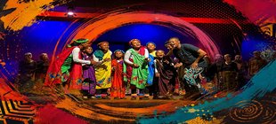 Konzertfoto der Afrikachöre, mit bunten Grafiken ergänzt