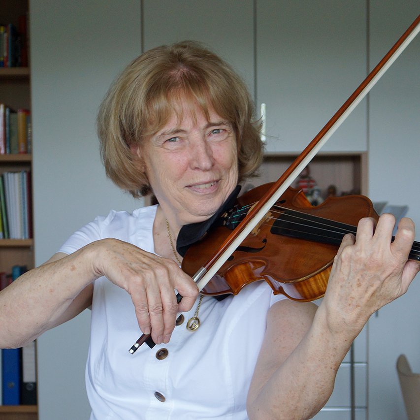 Karin von Bardeleben spielt auf ihrer Violine
