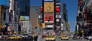 Häuser mit Lichtreklame am Times Square