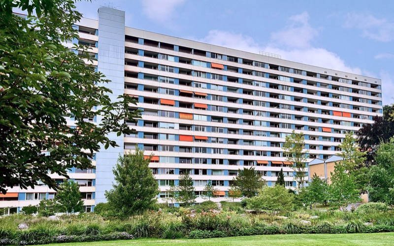 Außenansicht der renovierten Seniorenresidenz Augustinum Bad Neuenahr nachdem die Flutschäden behoben sind