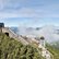 Buddhastatue in Berglandschaft