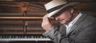 Jan Luley mit Klavier