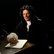 Gottfried Wilhelm Leibniz sitzt am Schreibtisch