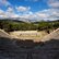 Amphitheater vor Bäumen