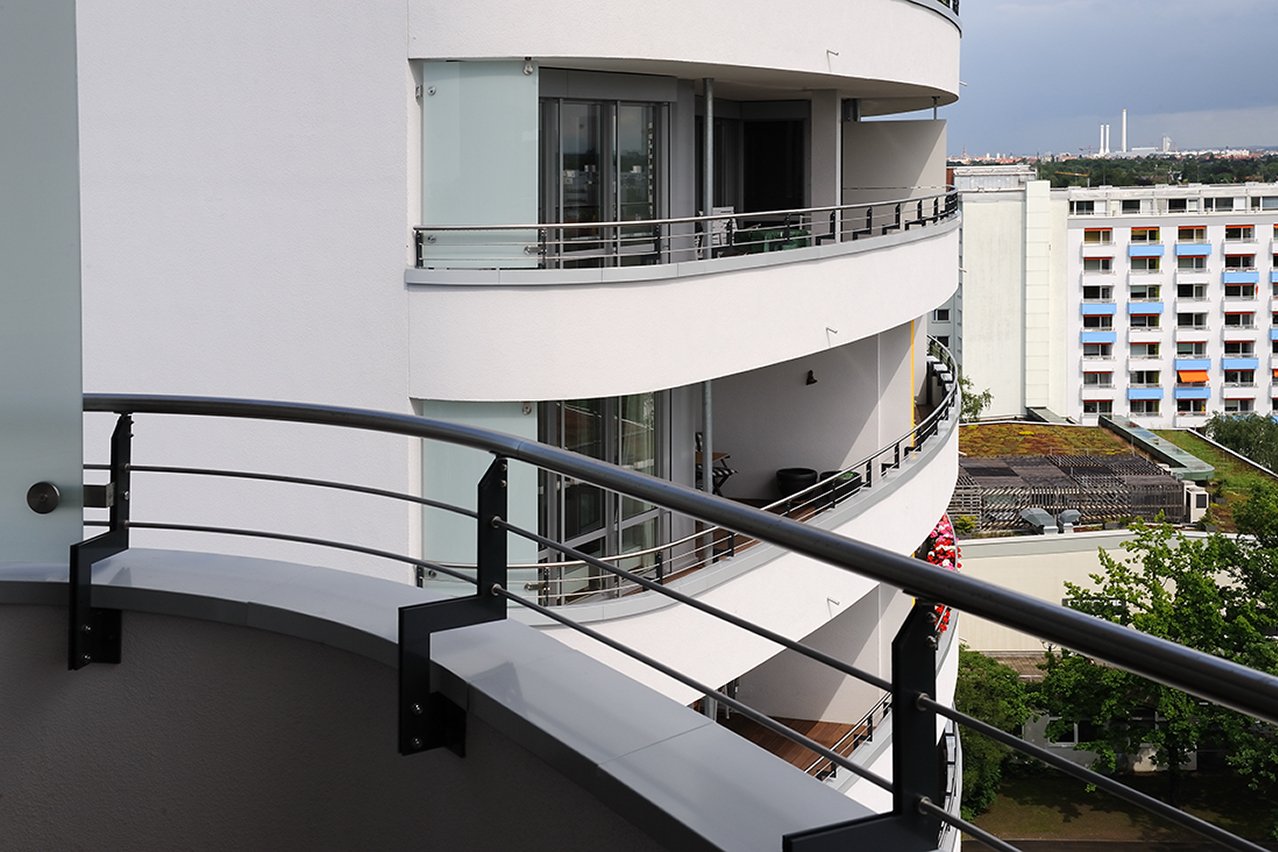 Balkon, Loggia oder Terrasse mit Blick ins Grüne gehören zu jeder Wohnung.