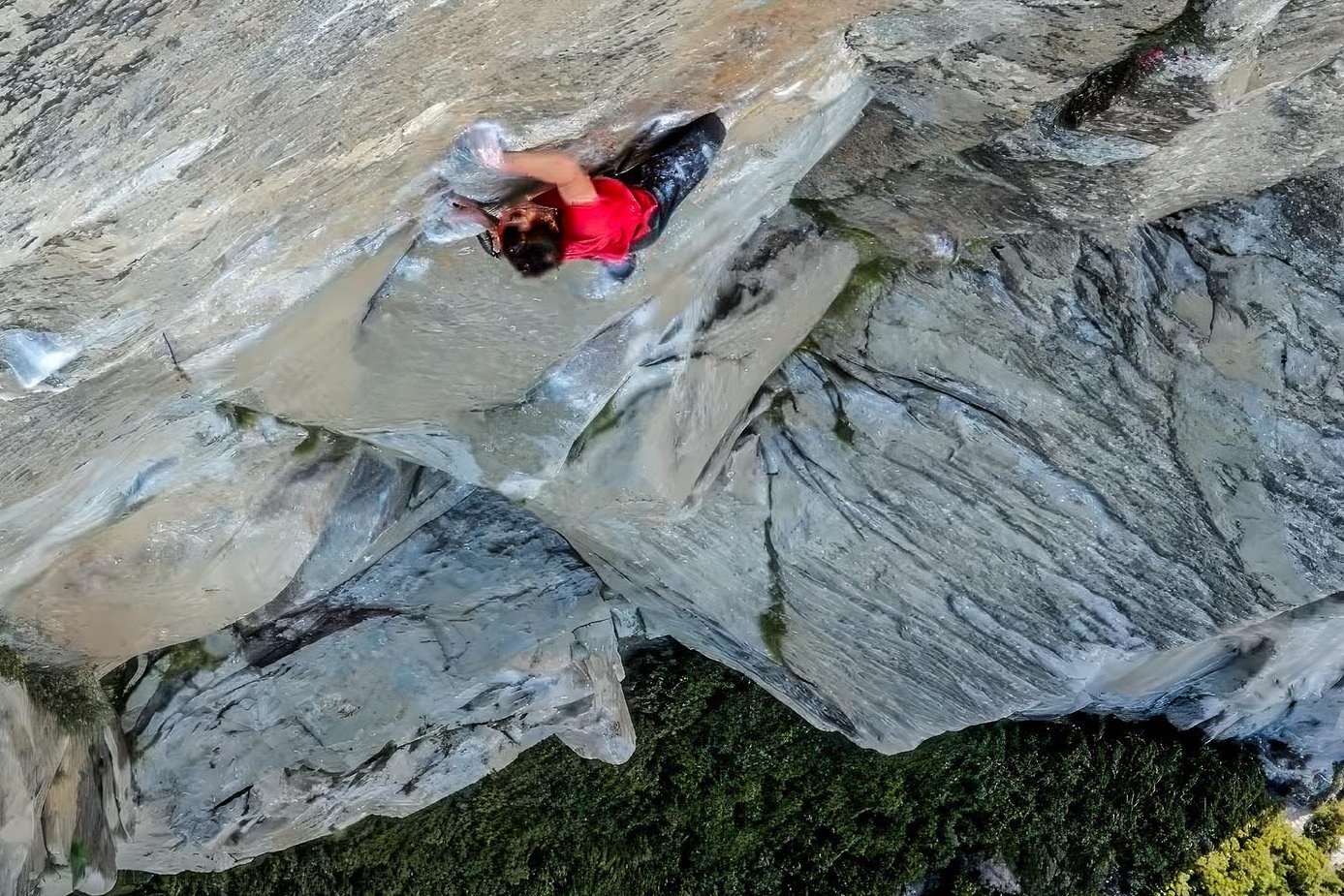 Freeclimber Alex Honnold beim Klettern an der Steilwand des El Capitan