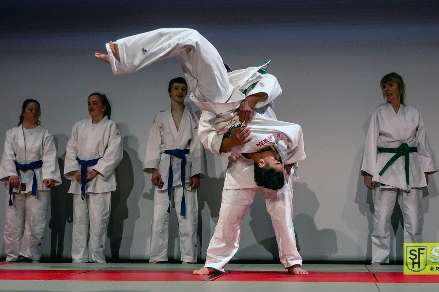 Judoka bei einer Wurffigur
