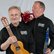 Zwei Musiker mit Gitarre, Klarinette und Mini-Trompete