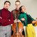 das Trio lachend und frontal